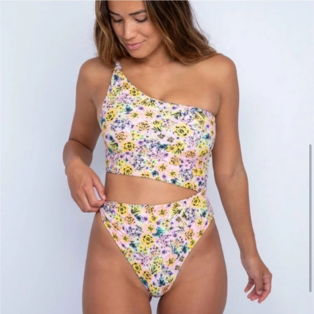Skatie Nicole one piece - Picture 1 of 6